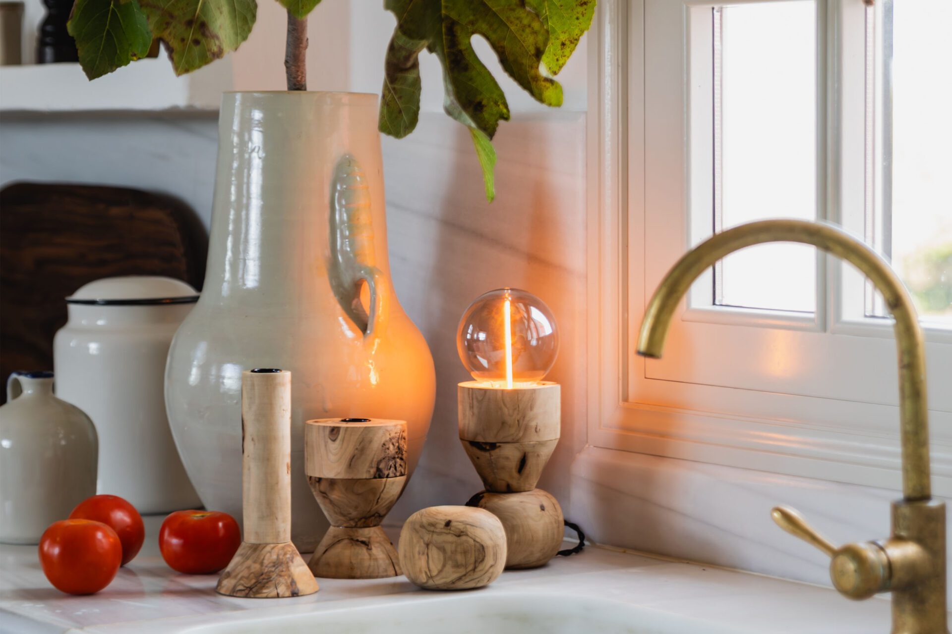 cottage flow Navidad 2025 Let's Pause porta vela y florero madera de acebuche candle holder and flower pot olive wood