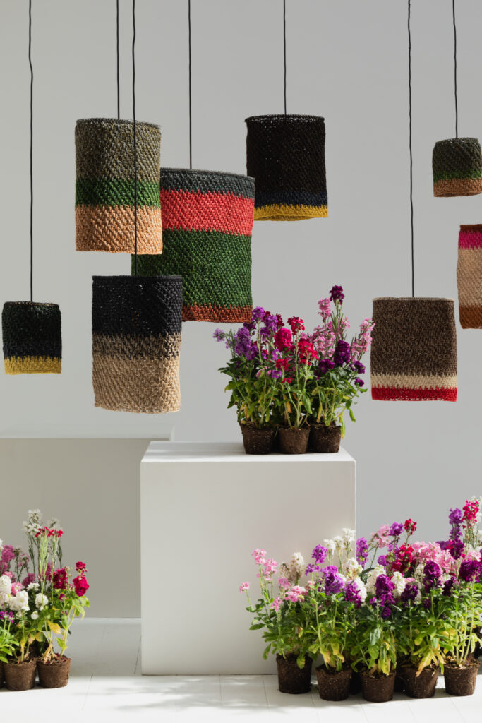 colección de lámparas colgantes tejidas en crochet Colibrí Let's Pause hanging lamps in crochet