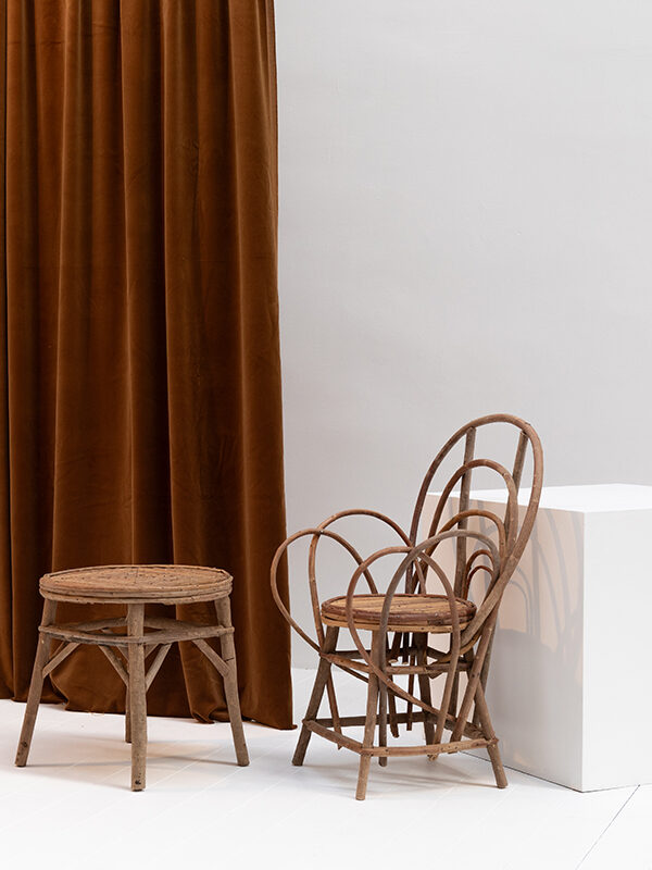 Muebles de diseño artesanales enraizados en la naturaleza