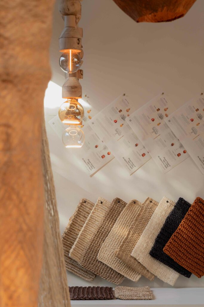 Lámpara colgante de acebuche wild olive tree pendant lamp Let's Pause