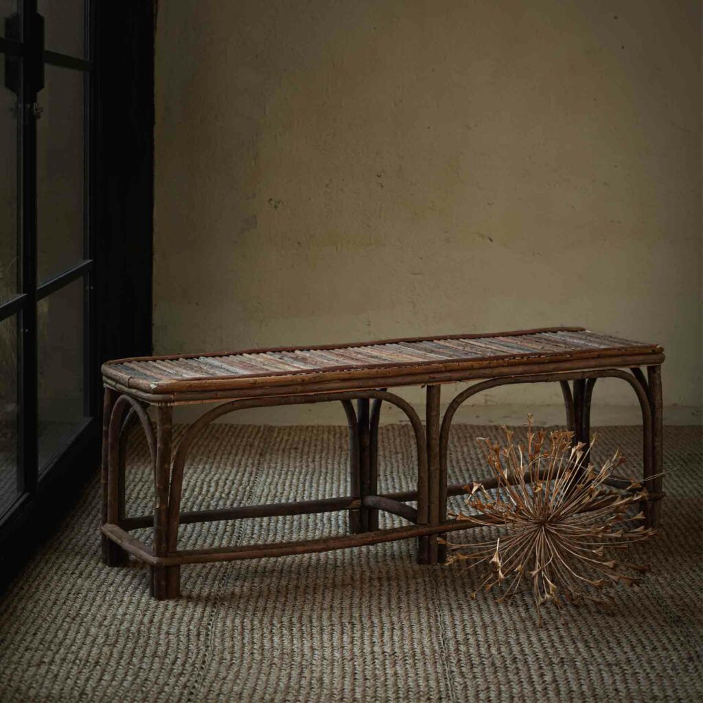 Muebles de diseño artesanales enraizados en la naturaleza